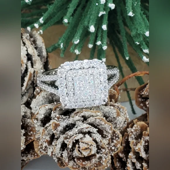 Beautiful Sparkle Zirconian Ring Stamped S925 NEW - Picture 1 of 5